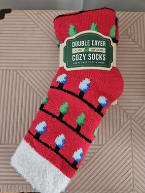 NEW Airplus Men's Double Layer Aloe Infused Warm Comfy Cozy Socks Red Christmas